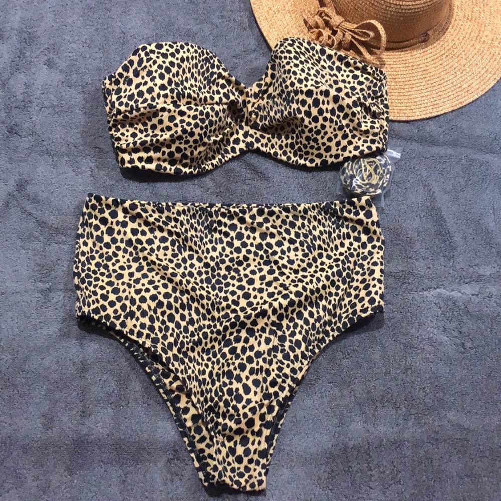 Victoria’s Secret bikini ☀️